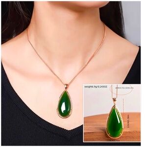 GREEN FAUX JADE NECKLACE